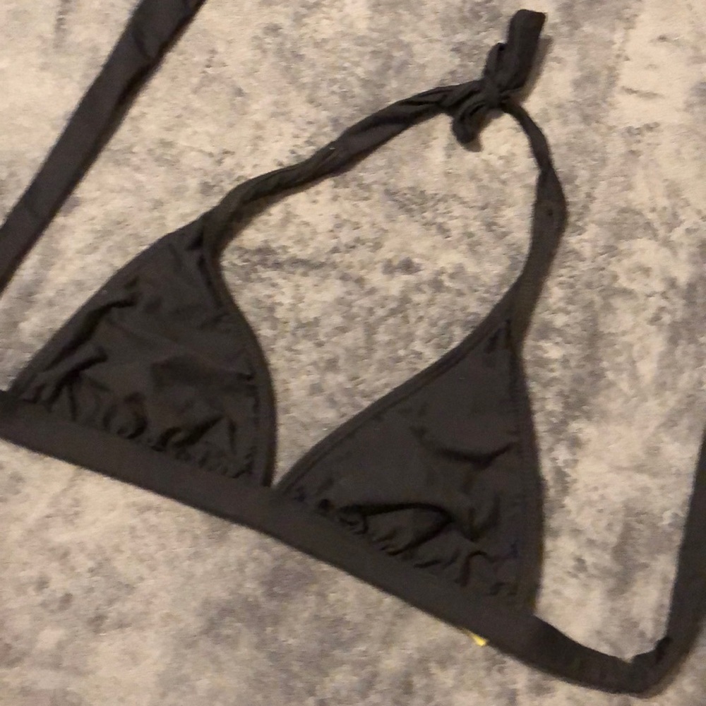 Black Gianni Bini bikini top. Size Small.